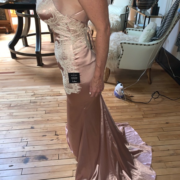 Formal dress - Picture 3 of 3